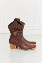 Load image into Gallery viewer, MMShoes Better in Texas Scrunch Cowboy Boots in Brown
