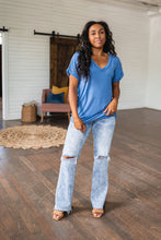 Load image into Gallery viewer, Carter High Rise Slit Hem Straight Jeans
