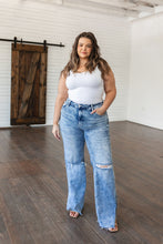Load image into Gallery viewer, Carter High Rise Slit Hem Straight Jeans
