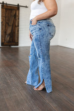 Load image into Gallery viewer, Carter High Rise Slit Hem Straight Jeans
